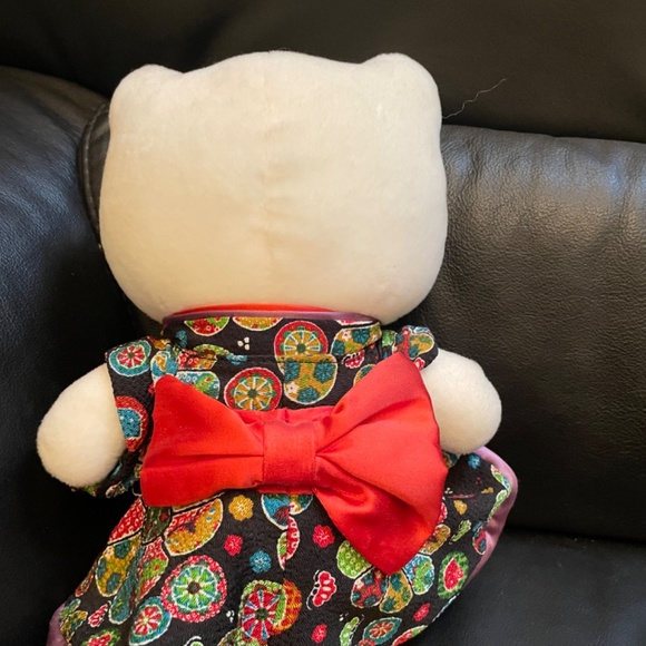 Hello Kitty in Kimono - Picture 2 of 2